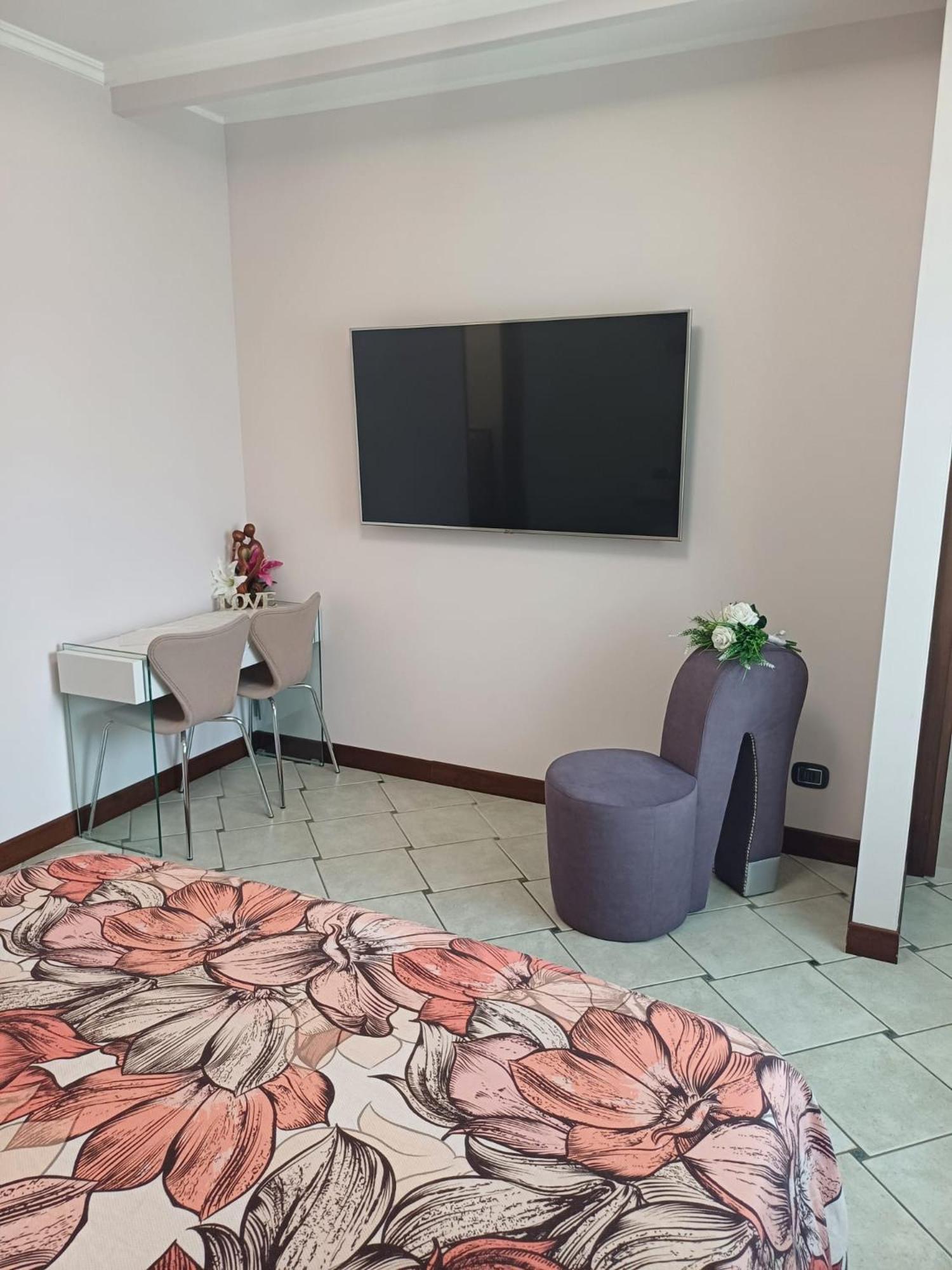 Maryhouse - Ingresso Indipendente Hotel Venegono Superiore Bagian luar foto
