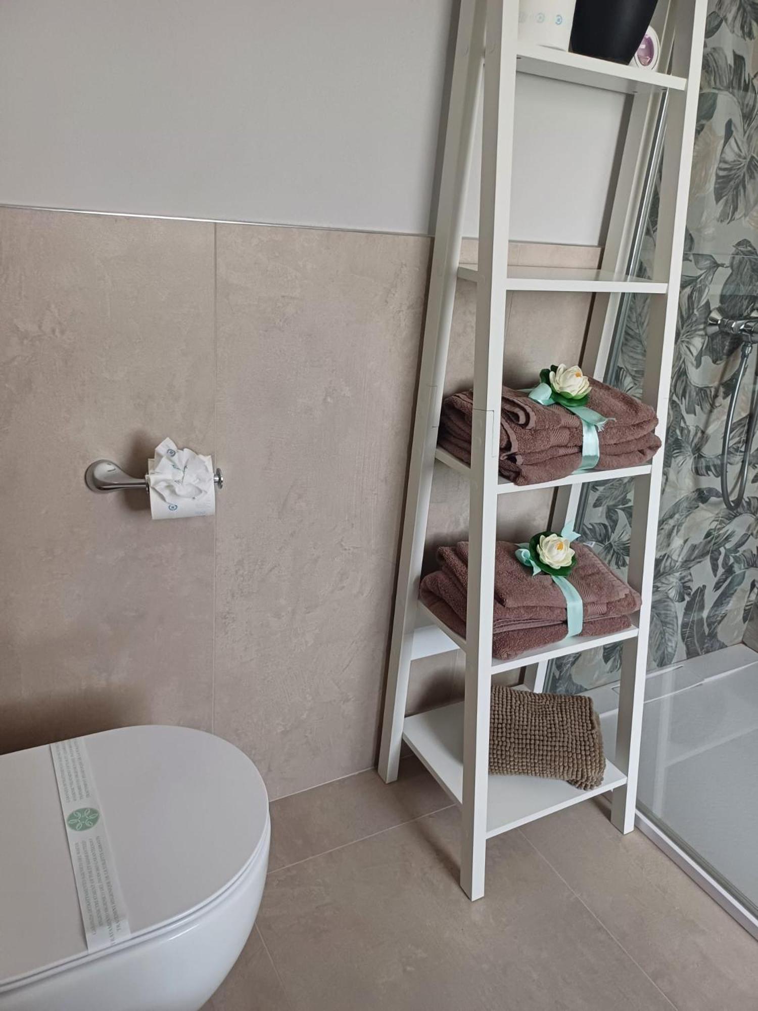 Maryhouse - Ingresso Indipendente Hotel Venegono Superiore Bagian luar foto
